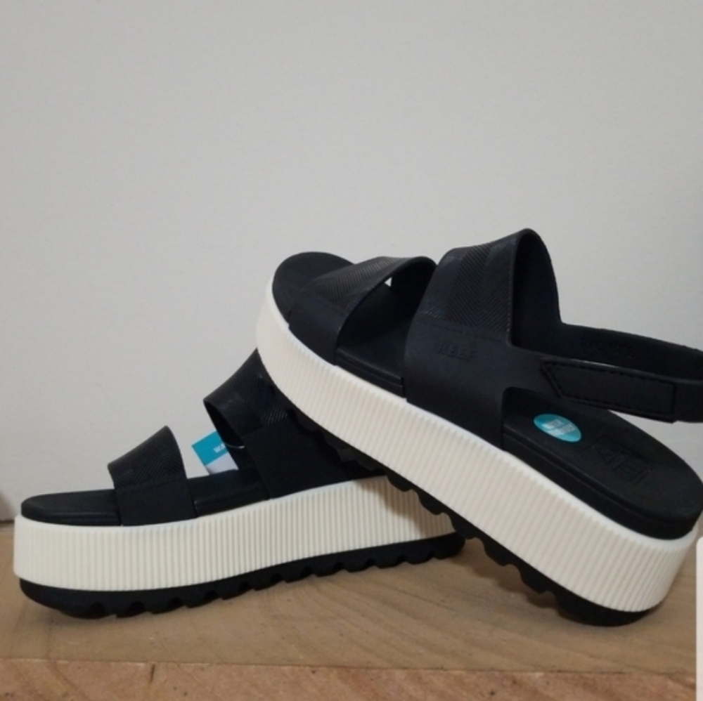 NEW! Reef Black and Vintage Platform Sandals NWT - Picture 8 of 9